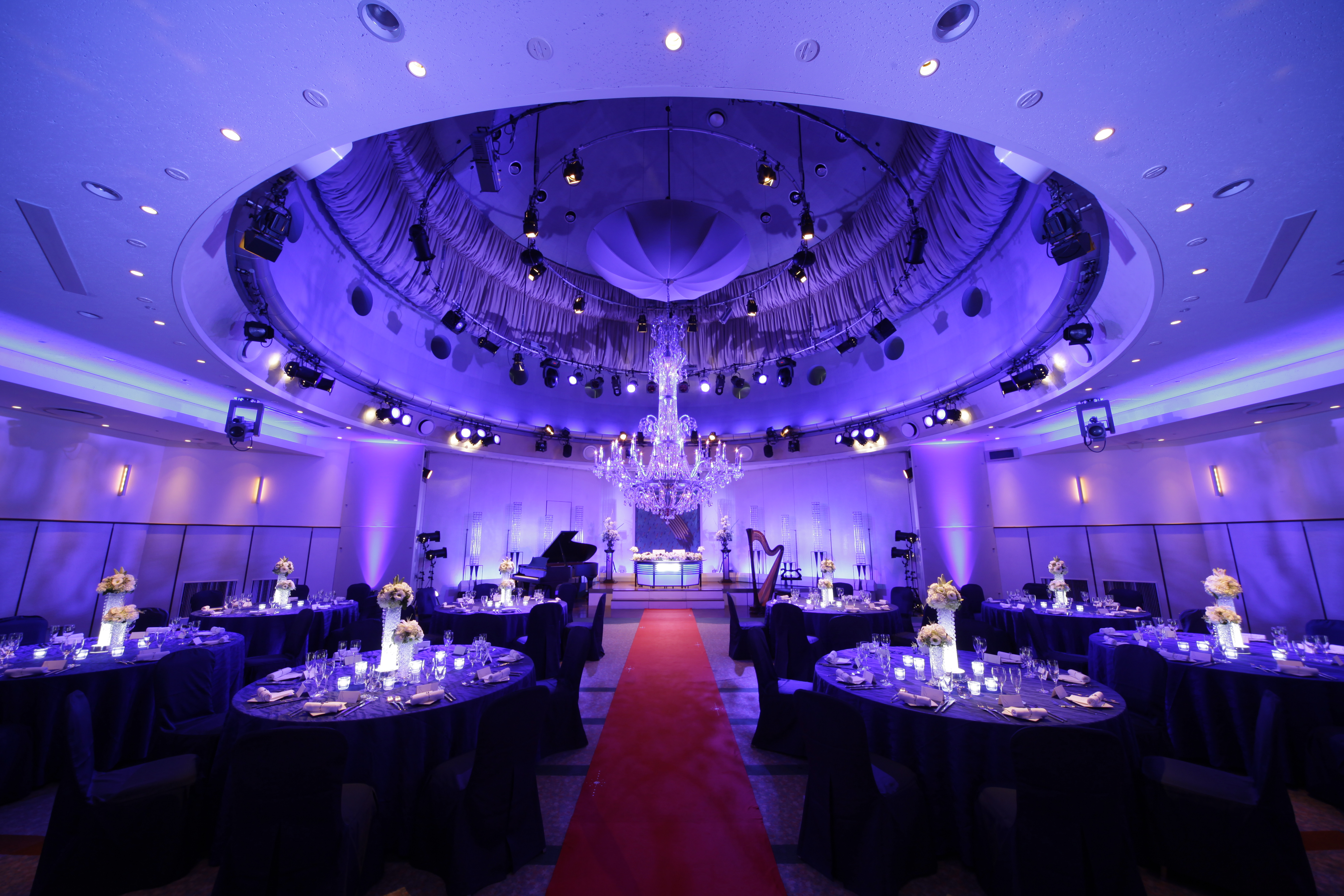 【ホールスタッフ・サービス】高知市内で勤務できる！　ホールスタッフ・フロント業務のご経験者歓迎！未経験の方も活躍中！！